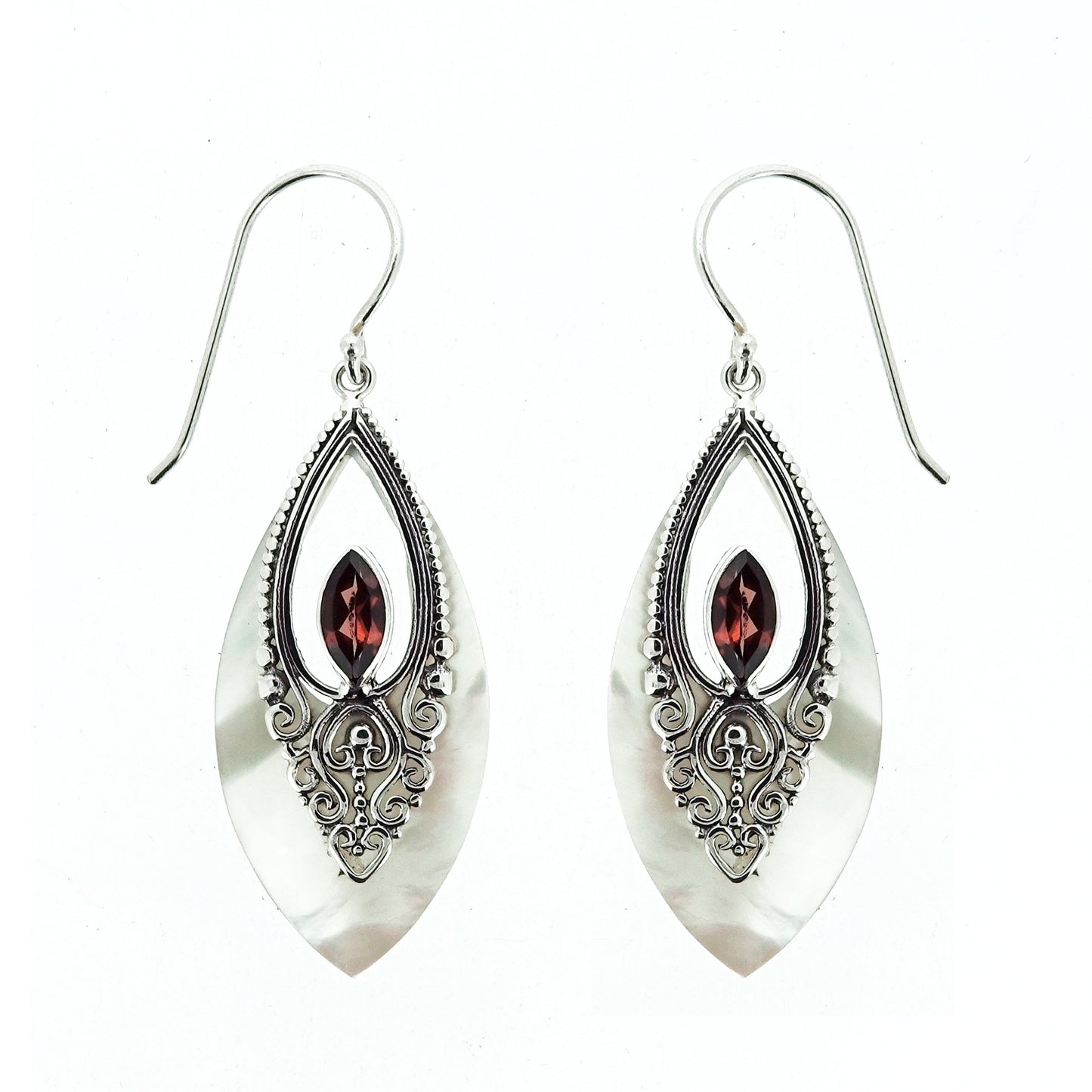 (241PGAMOP) Silver Dangle Earring With Garnet and Mother of Pearl