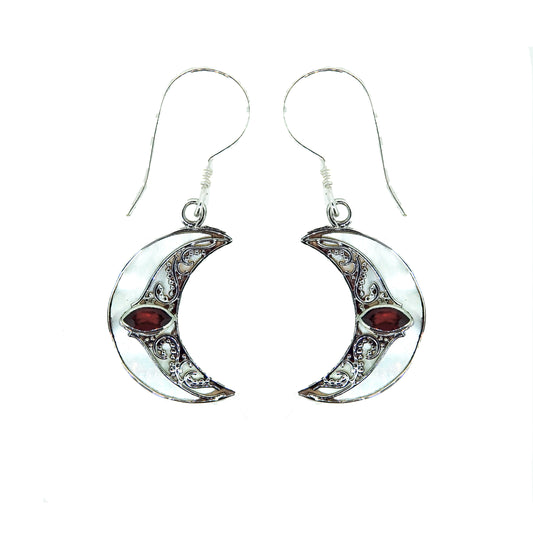 (256YGAMOP) Moon Shape Earrings.