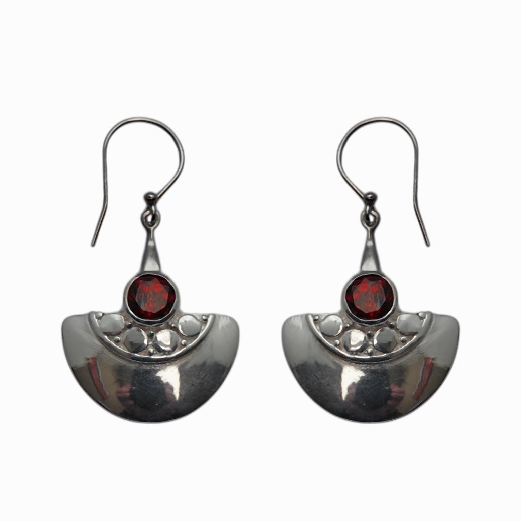 (SP104GA) Garnet Crescent Glow