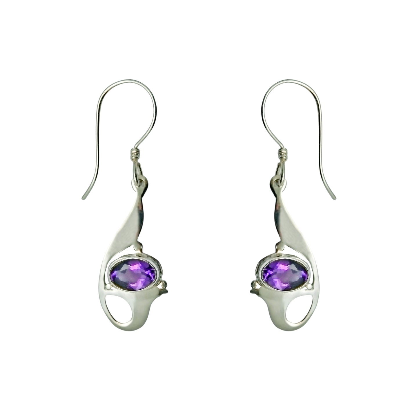 (332CAM) Silver dangle earring in faceted amethyst