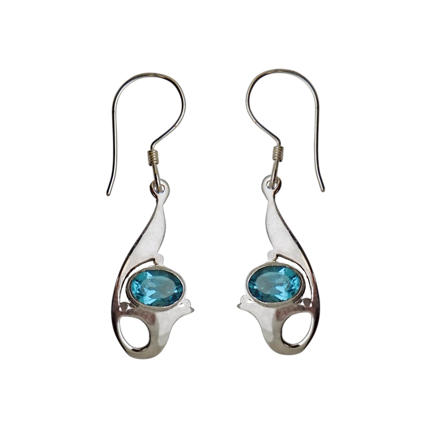 (332CBT) Silver dangle earring set in blue topaz