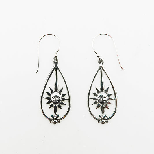 (377BSS) Silver teardrop Sun earring