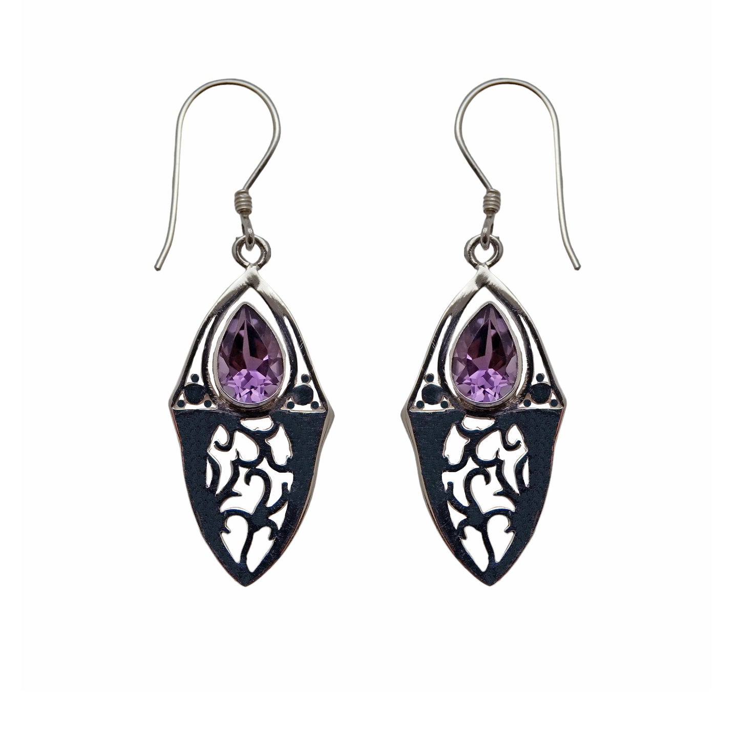 (381BAM) Silver earring with faceted amethyst