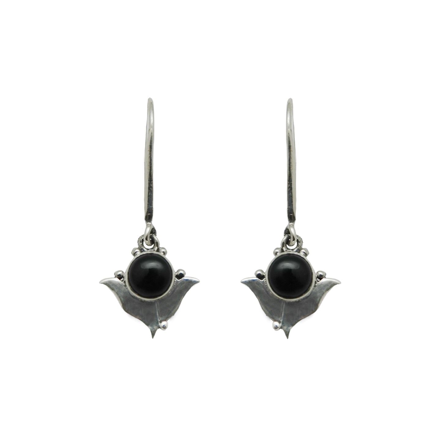 (392BON) Silver dangle earring in onyx