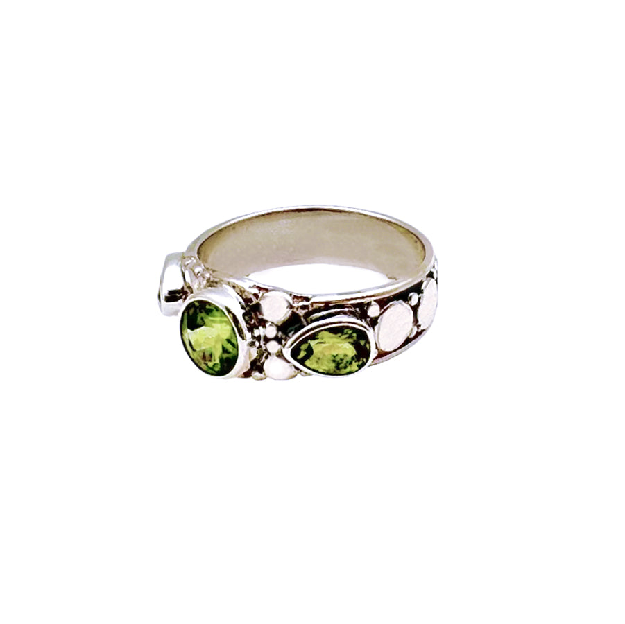 (785CPE) Peridot Silver Ring